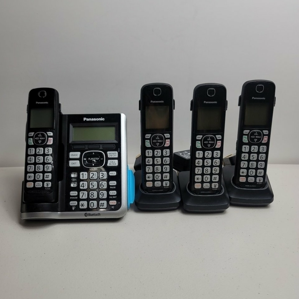 Panasonic KX-TGF970 Cordless Phone System - 4 Phones/3 Handsets - Works Tested